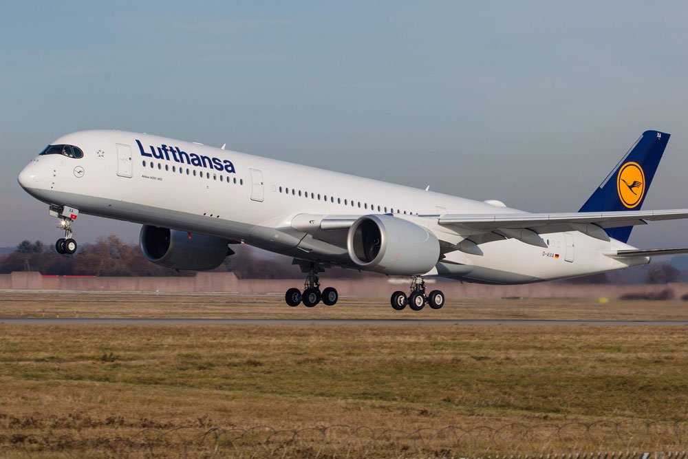 Lufthansa Airlines aircraft premium international flight booking Europe travel