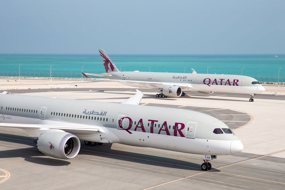 Qatar Airways aircraft luxury business class international flight booking